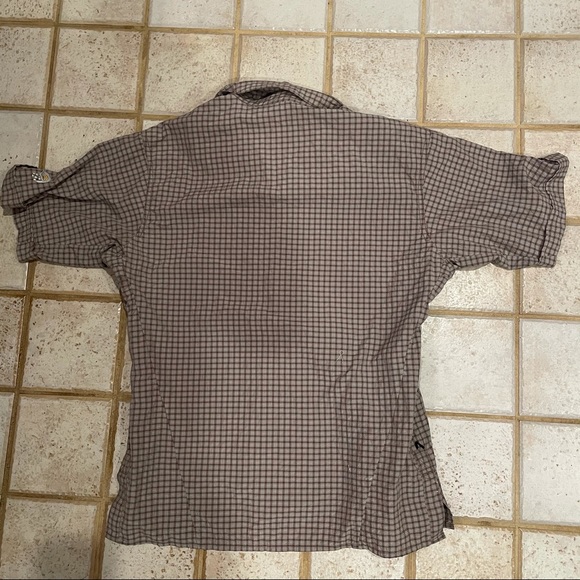 Mountain Hardware casual button-up shirt - Picture 6 of 6